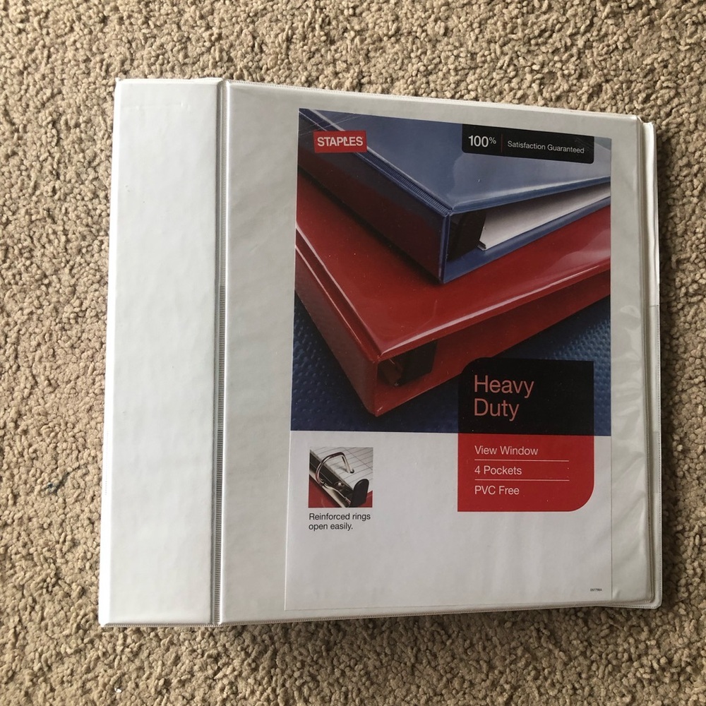 Avery heavy duty binder. Holds 775 sheets